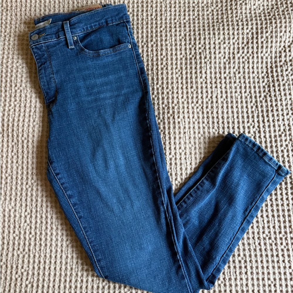 Levi's Women's Skinny Jeans in Deep Blue